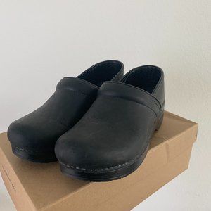 LIKE NEW - Dankso Matte Black Clogs